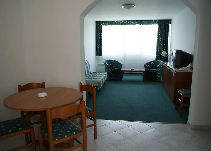 מלון Riviera Park Balatonföldvár